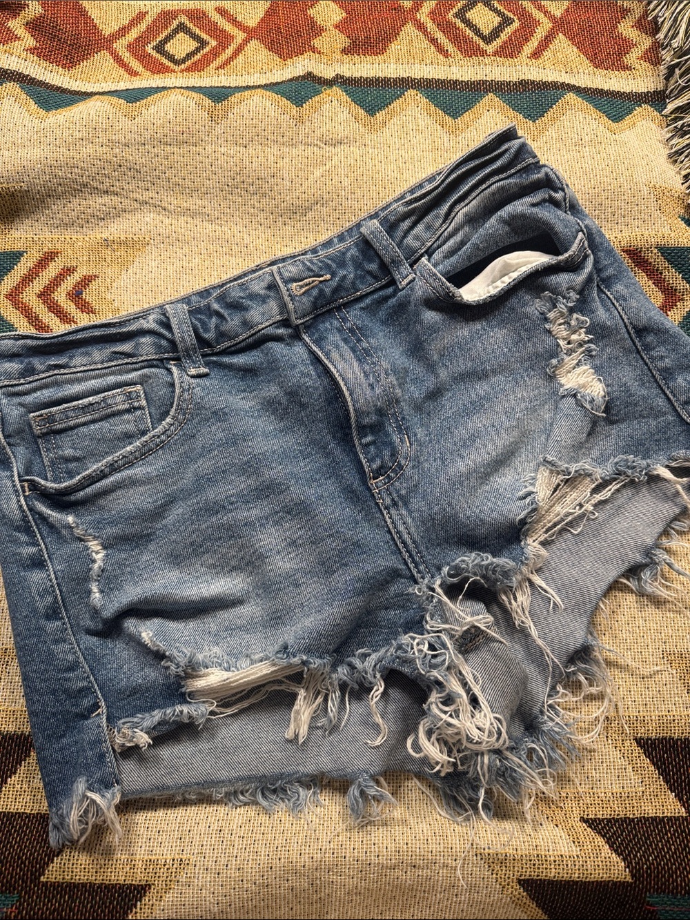 Cello Jean Shorts Distressed size small
